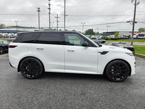 Fuji White 2026 Land Rover Range Rover Sport P400 Dynamic SE