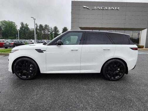 Fuji White 2026 Land Rover Range Rover Sport P400 Dynamic SE