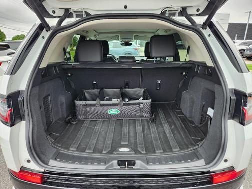 Fuji White 2025 Land Rover Discovery Sport S