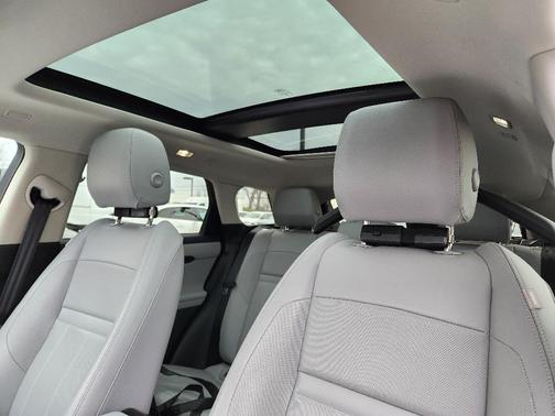 Seoul Pearl Silver 2025 Land Rover Range Rover Evoque Core S