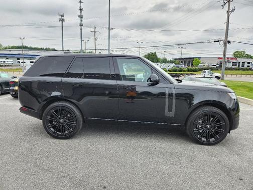 Santorini Black 2024 Land Rover Range Rover P400 SE
