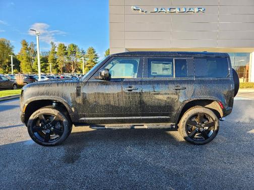 2026 Land Rover Defender X-DYNAMIC SE