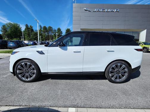 Fuji White 2023 Land Rover Range Rover Sport SE