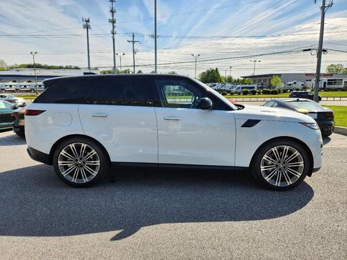 Fuji White 2023 Land Rover Range Rover Sport SE
