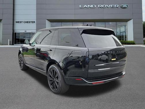 Santorini Black 2027 Land Rover Range Rover SE