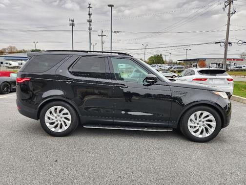 2024 Land Rover Discovery P300 S