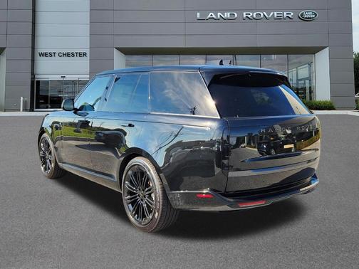 Santorini Black 2026 Land Rover Range Rover P400 SE