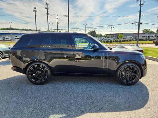 Santorini Black 2026 Land Rover Range Rover P400 SE
