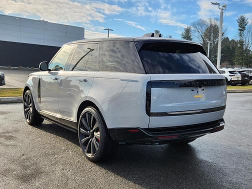 2026 Land Rover Range Rover SV