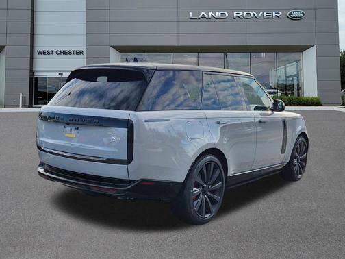 2026 Land Rover Range Rover SV