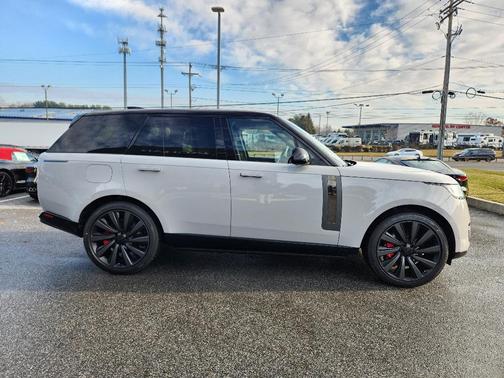 2026 Land Rover Range Rover SV