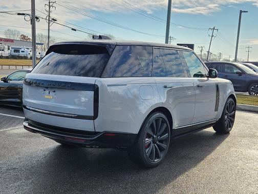 2026 Land Rover Range Rover SV