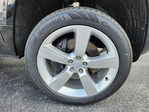 2025 Land Rover Defender P400 X-Dynamic SE