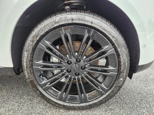 2026 Land Rover Range Rover P400 SE 7 Seat