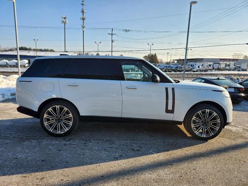 2026 Land Rover Range Rover P400 SE 7 Seat