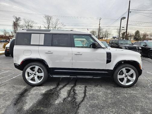 2026 Land Rover Defender 110 X-Dynamic SE