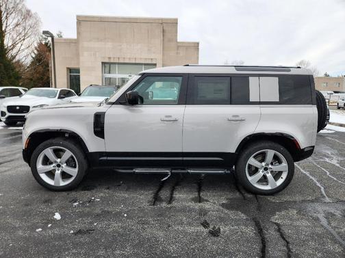 2026 Land Rover Defender 110 X-Dynamic SE