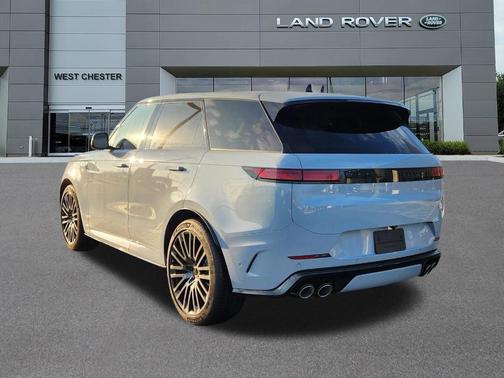 2026 Land Rover Range Rover Sport P635 SV