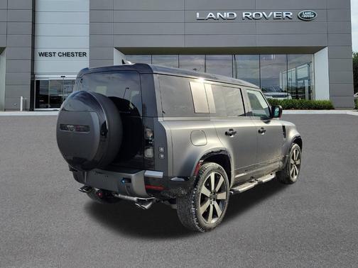 2026 Land Rover Defender 110 V8
