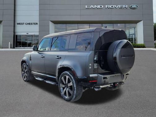 2026 Land Rover Defender 110 V8