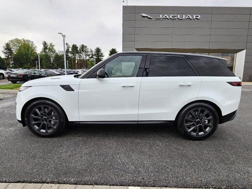 Fuji White 2026 Land Rover Range Rover Sport P360 SE