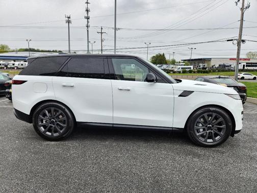 Fuji White 2026 Land Rover Range Rover Sport P360 SE