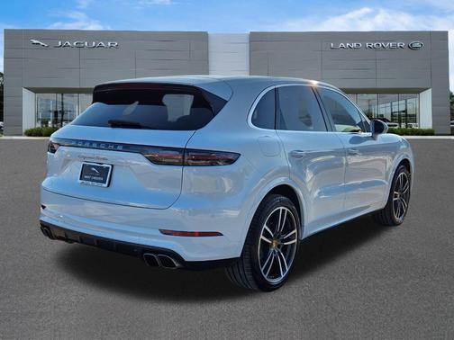 2023 Porsche Cayenne Turbo