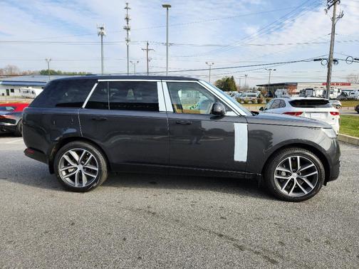 2025 Land Rover Range Rover P400 SE 7 Seat