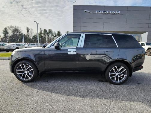 2025 Land Rover Range Rover P400 SE 7 Seat