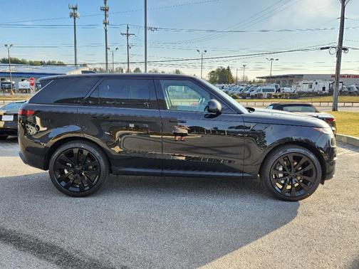 2026 Land Rover Range Rover Sport SE