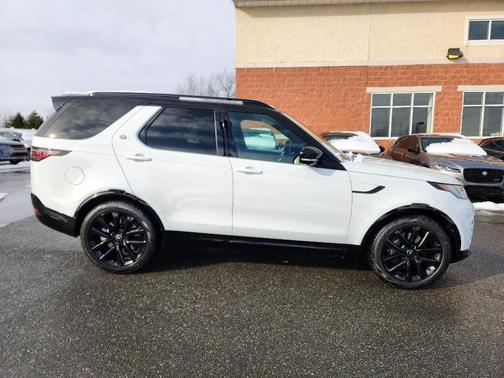 2026 Land Rover Discovery Tempest Edition