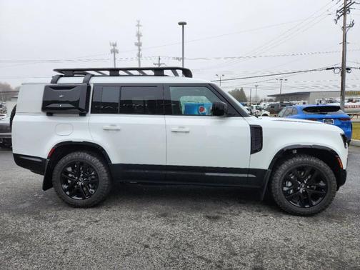 2024 Land Rover Defender P400 Outbound