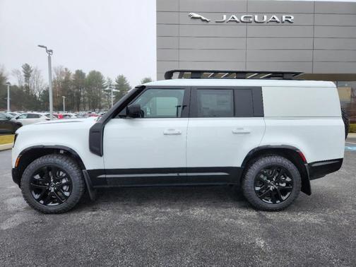 2024 Land Rover Defender P400 Outbound