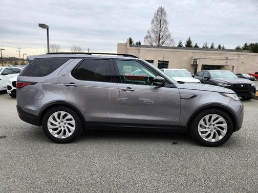 2024 Land Rover Discovery P300 S