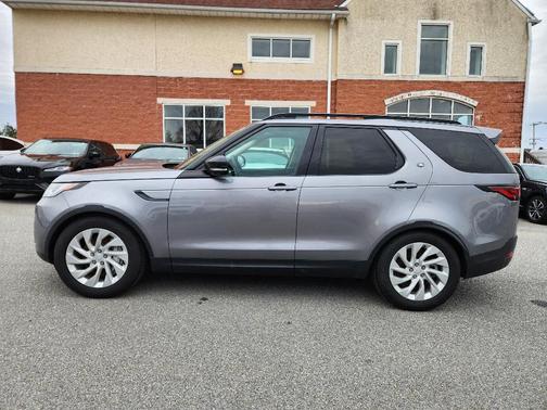 2024 Land Rover Discovery P300 S