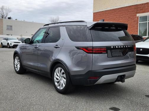 2024 Land Rover Discovery P300 S