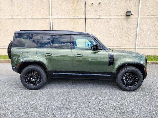 Green 2026 Land Rover Defender P400 X-Dynamic SE