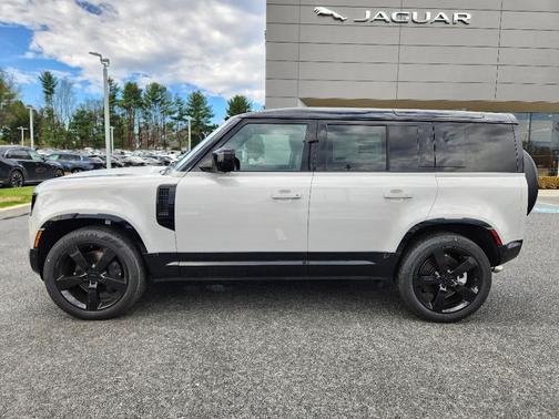 Borasco Grey 2026 Land Rover Defender P500 X-Dynamic SE