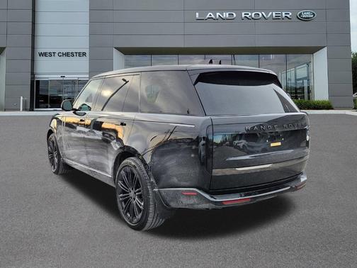 2026 Land Rover Range Rover P615 SV