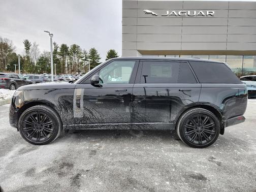 2026 Land Rover Range Rover P615 SV