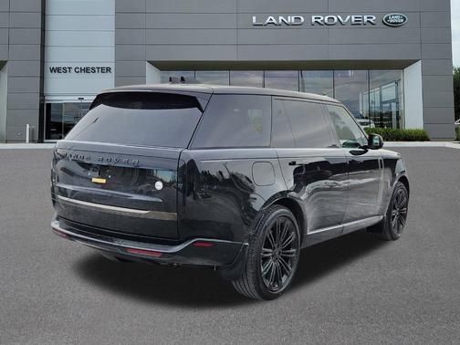 2026 Land Rover Range Rover P615 SV