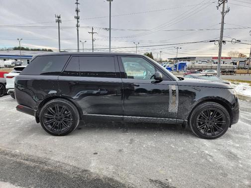 2026 Land Rover Range Rover P615 SV