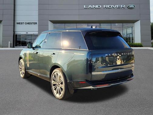 Belgravia Green 2027 Land Rover Range Rover SE