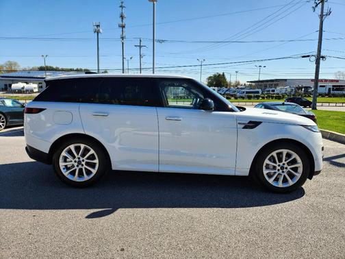 2026 Land Rover Range Rover Sport SE