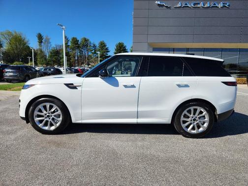 2026 Land Rover Range Rover Sport SE