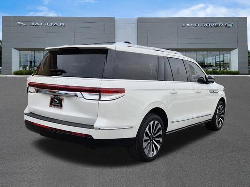 2022 Lincoln Navigator L Reserve