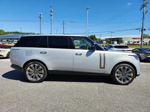 2025 Land Rover Range Rover P530 SE 7 Seat