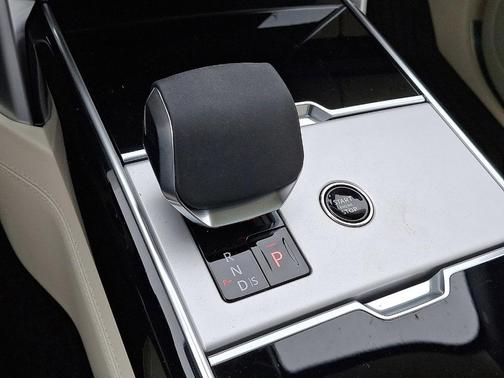 Constellation Blue Ultra Metallic Gloss 2026 Land Rover Range Rover P530 SE