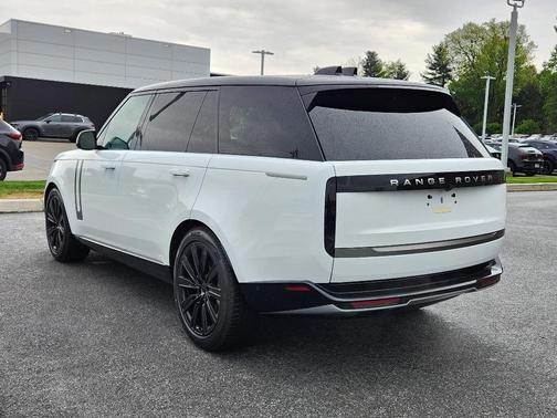 Fuji White 2026 Land Rover Range Rover P400 SE 7 Seat