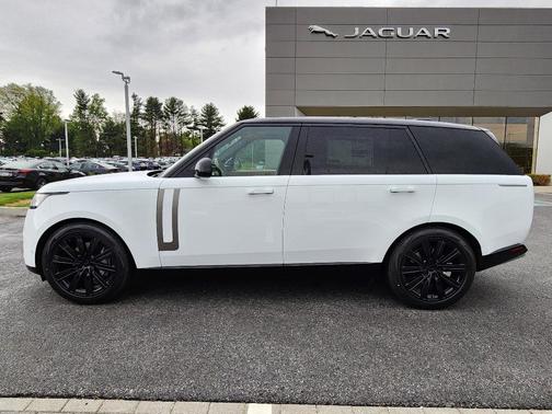 Fuji White 2026 Land Rover Range Rover P400 SE 7 Seat